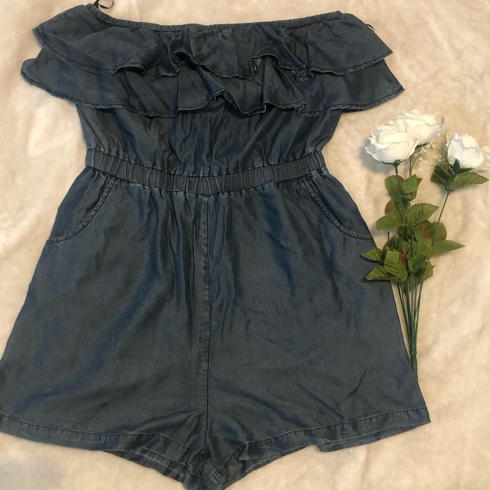 FRANCESCA'S BLUE RAIN DENIM ROMPER Sz L